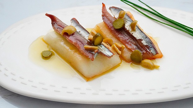 Anchoas ahumadas con melón y vinagreta