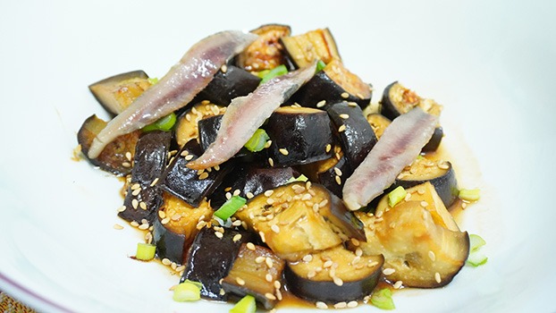 Berenjenas al miso con anchoas ahumadas