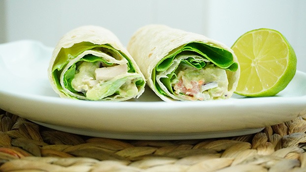 Wrap de bonito del norte y aguacate