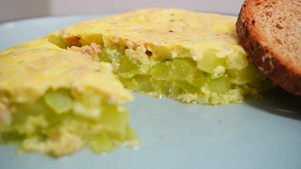 Tortilla de calabacín con bonito del norte